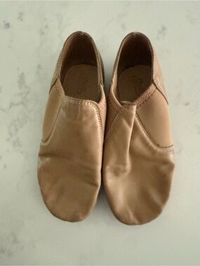 Stella Jazz Dance Shoes in Tan